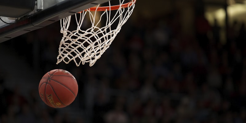 NBA篮球比赛湖人队球员扣篮精彩瞬间